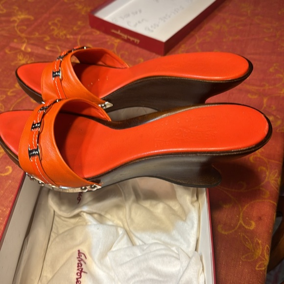 Farragomo size 10B orange mules. Only worn a few times. 3 in heel - Picture 15 of 17